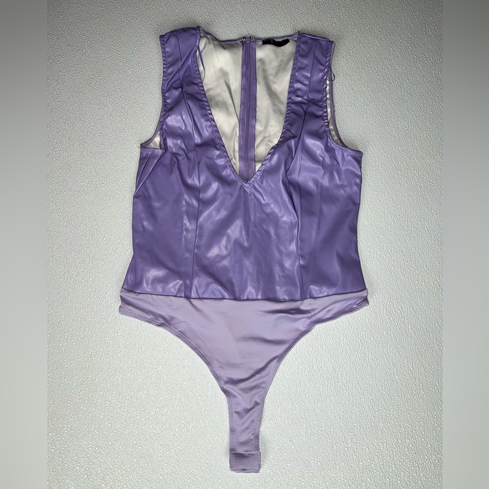 Lavender Faux Leather V-Neck Bodysuit & High Waist Mini Skirt Set Size M New - Picture 7 of 13